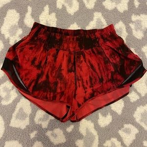 RARE Lululemon Athletica Red/Black Tie dye Hotty Hot Shorts size 6